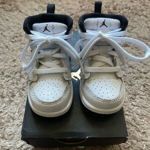 Jordan 1 Mid